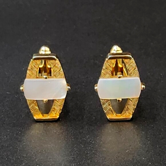 Elegant Swank Gold-Toned Cufflinks with Mother of Pearl Inlay – Vintage Style - Picture 5 of 6